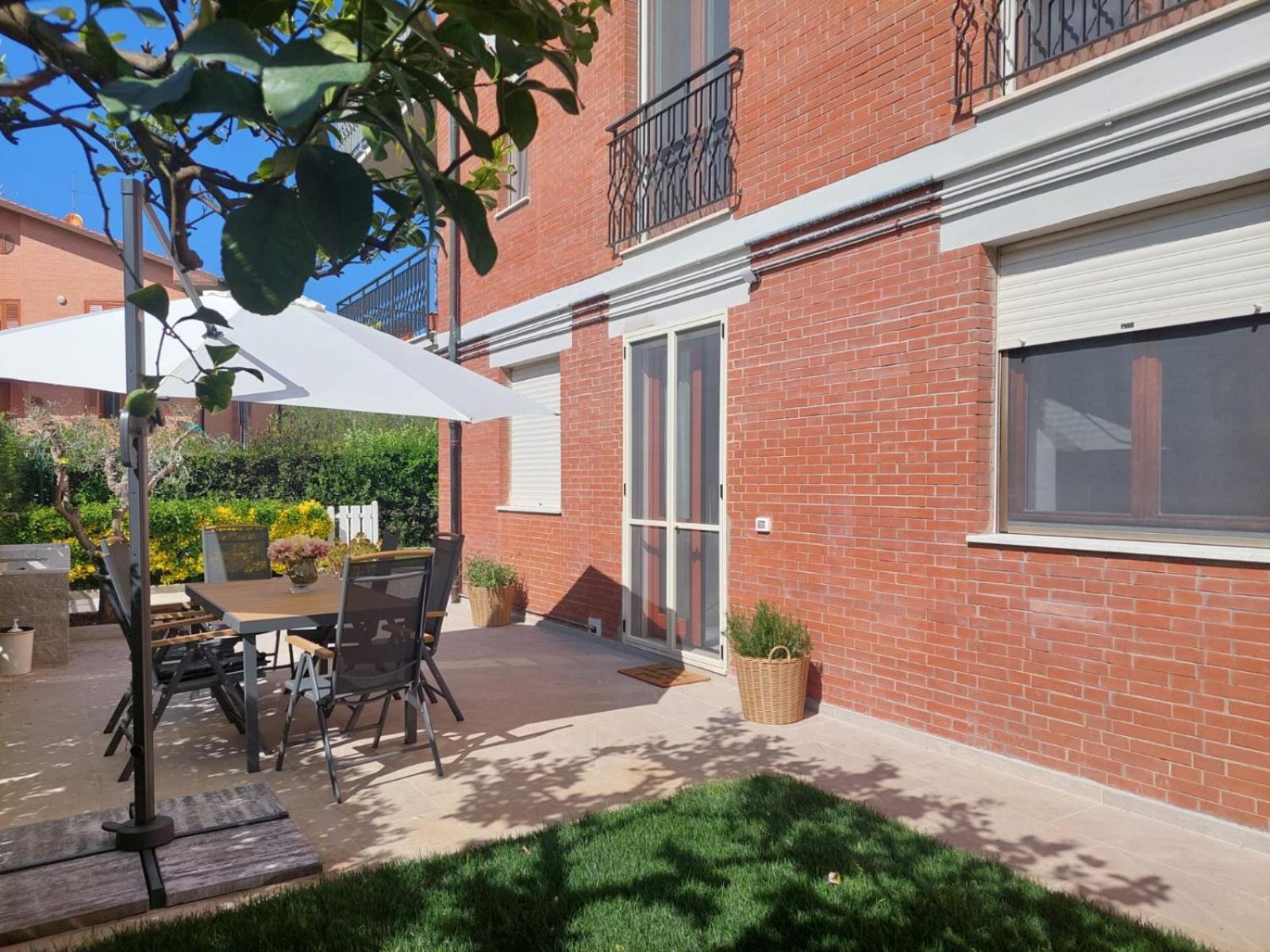 Casa Del Sole Apartments With Garden Marina Di Pisa Exterior photo